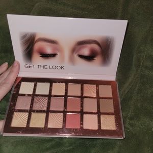 NEW Ellen Tracy 18 Eyeshadow Palette